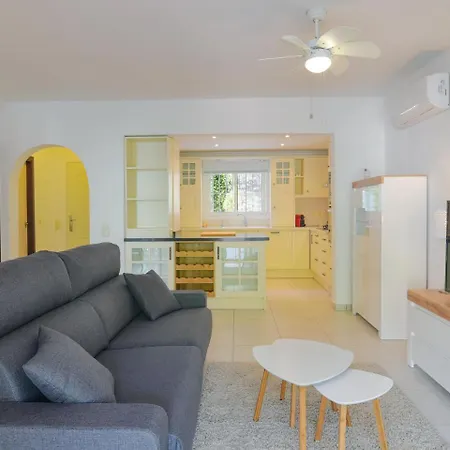 Modern In With Pool *